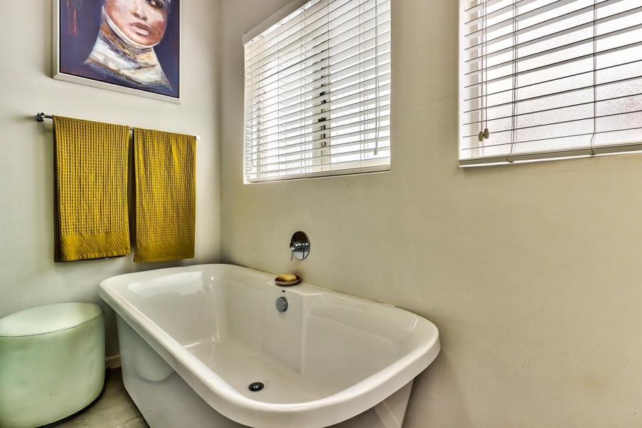 To Let 1 Bedroom Property for Rent in Bantry Bay Western Cape